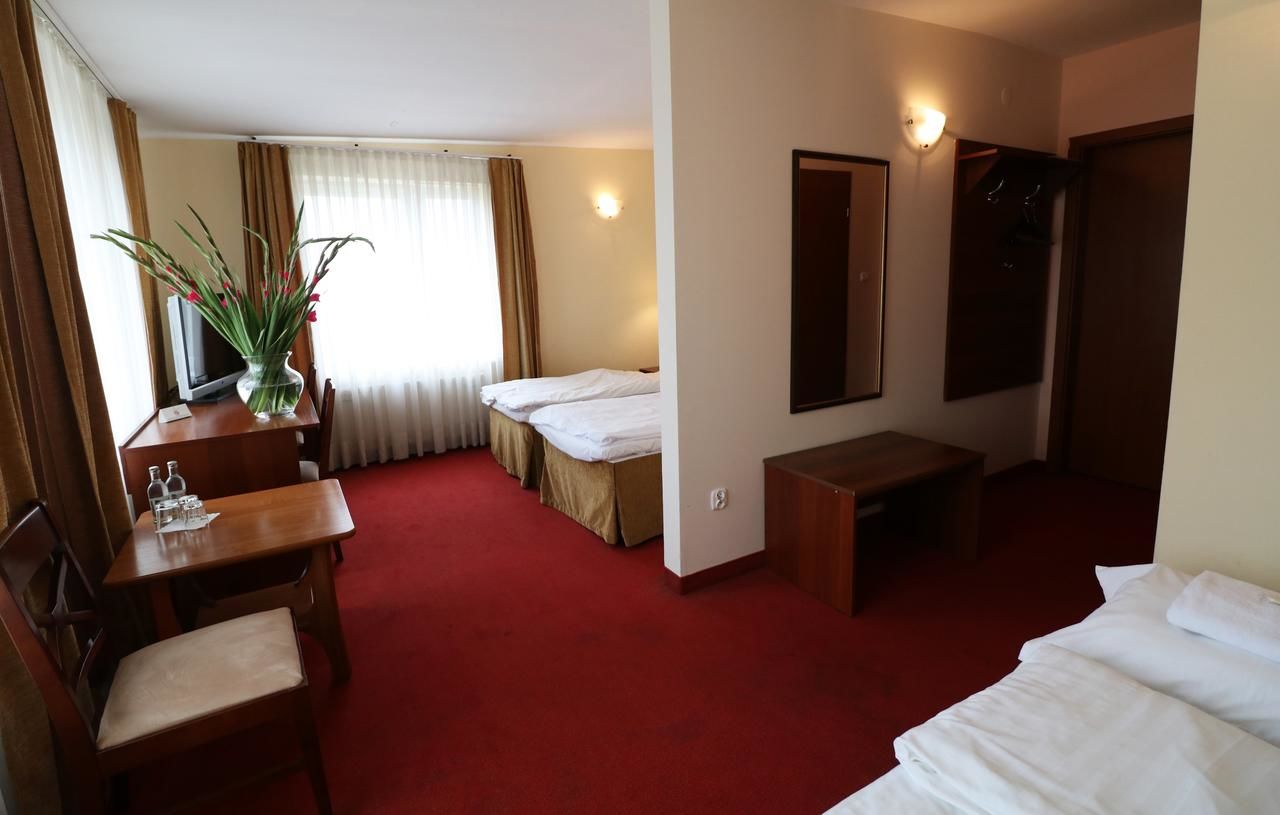 Отель Hotel Adria Румя